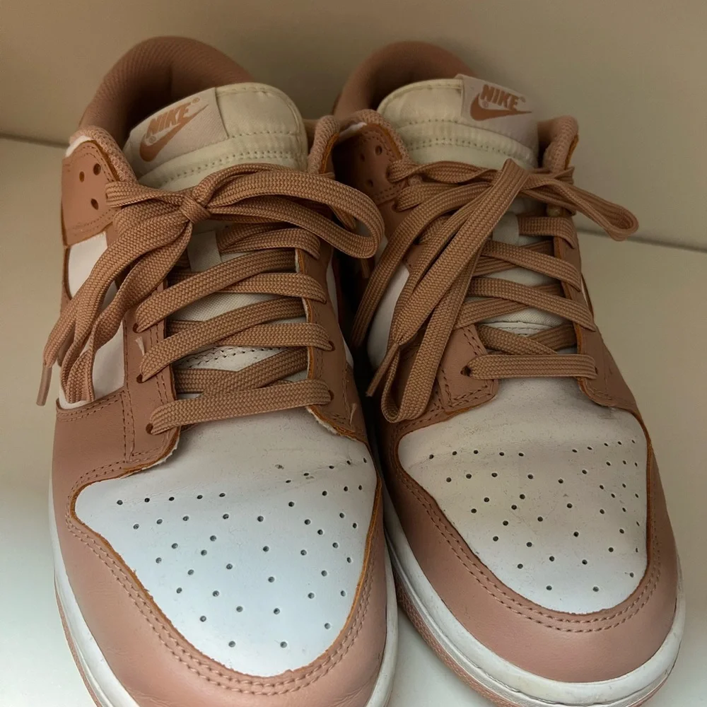 Nike Low Dunks Rose Gold - Picture 2 of 6